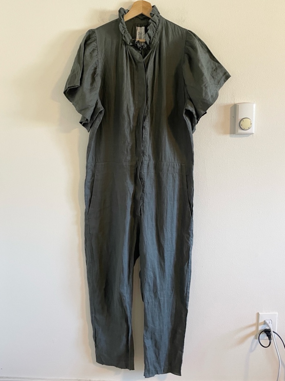 Acacia Donny Linen Jumpsuit Women’s Large Ruffle Collar Short Sleeve Gray